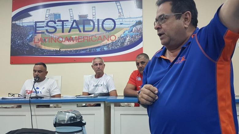 Directiva del beisbol cubano en conferencia de prensa sobre el tema.