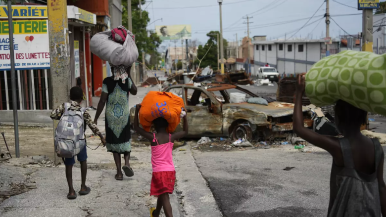 Familias desplazadas por la violencia en Puerto Príncipe.